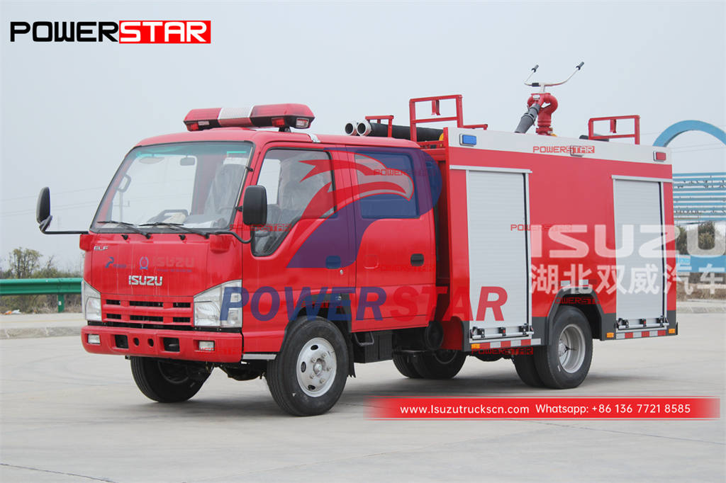 ISUZU 100P 4 × 4 98HP petit camion de lutte contre l'incendie à vendre