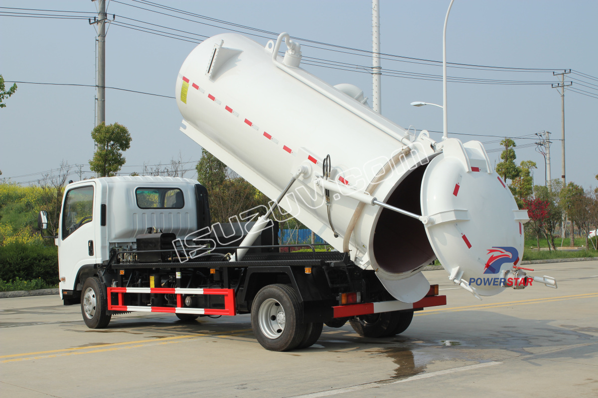 Japon isuzu NPR camions-citernes d'eaux usées sous vide