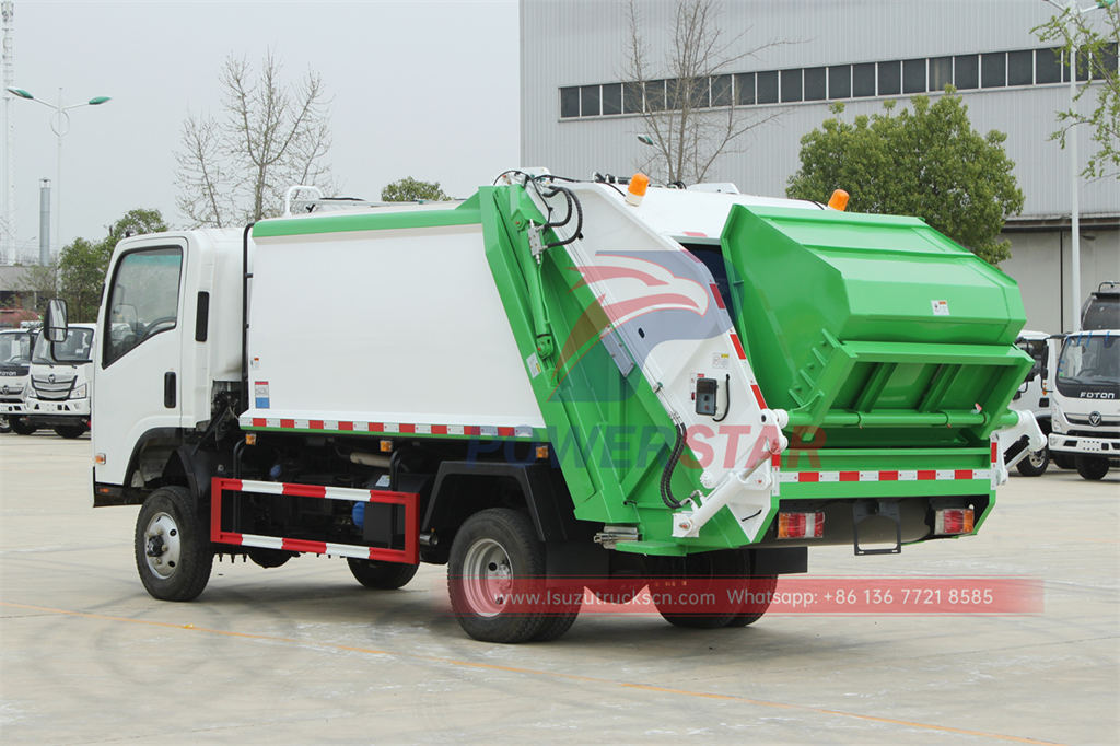 Marque japonaise ISUZU NKR camion compacteur de déchets à traction intégrale