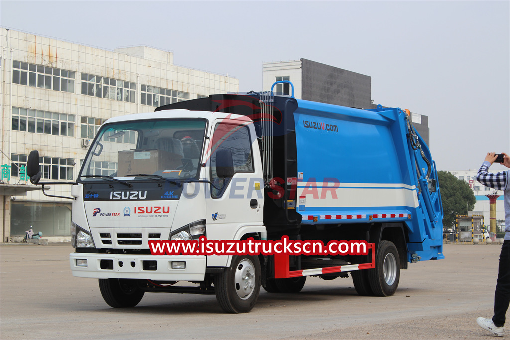 Camion compacteur de déchets ISUZU NKR 8cbm à vendre