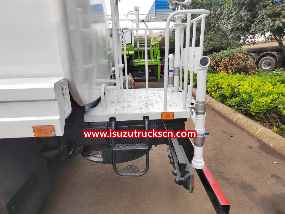 Arroseur d'eau monté sur camion sur châssis Isuzu