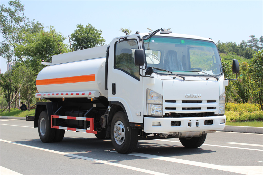 Camion-citerne mobile de ravitaillement en huile Isuzu avec chargement par le haut