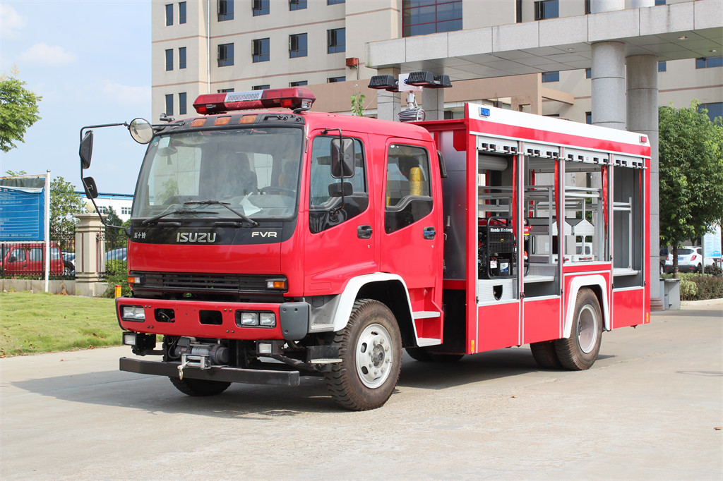 Camion de pompiers de sauvetage Isuzu avec treuil, grue et générateur