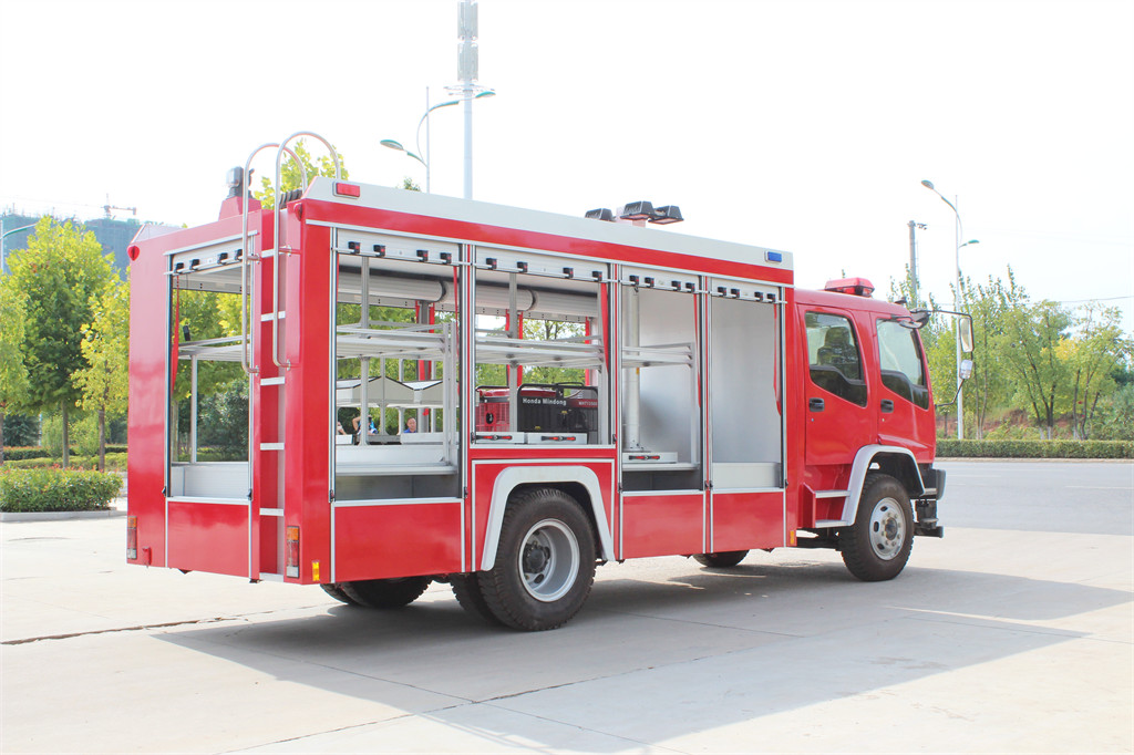 Camion de pompiers de sauvetage Isuzu avec treuil, grue et générateur