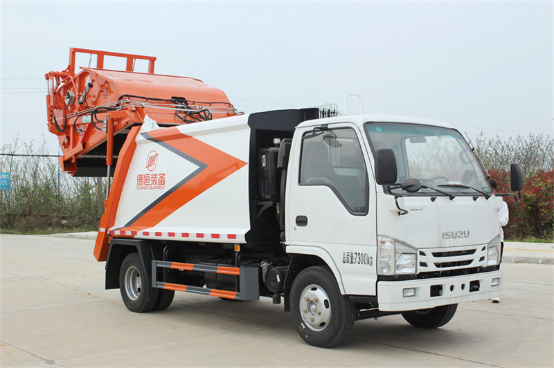 Camion compacteur de déchets Isuzu NKR