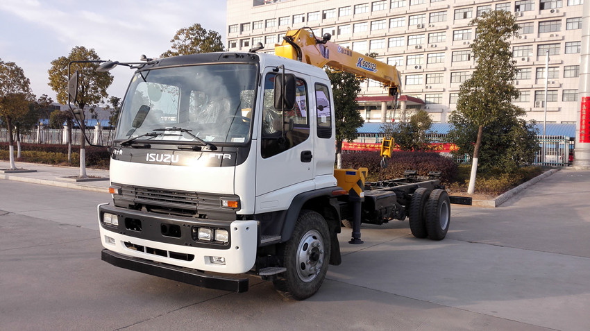 5 tonnes flèche télescopique avec ISUZU FTR camion grue à vendre 