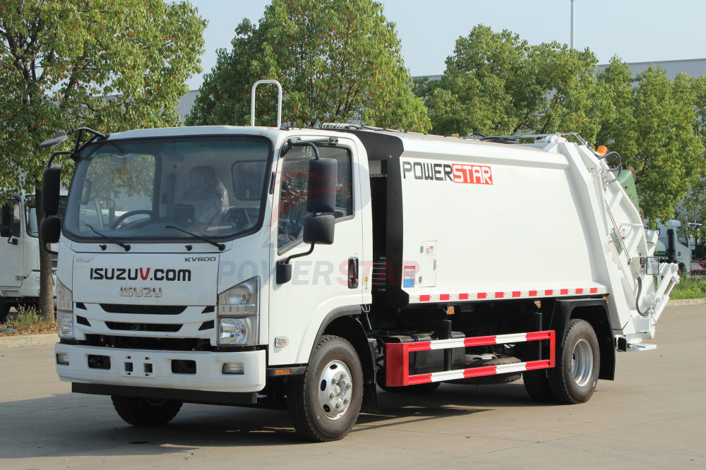 Camion compacteur de déchets Isuzu KV800 avec caractéristiques du moteur 4JZ1-TCG60 150hp
    