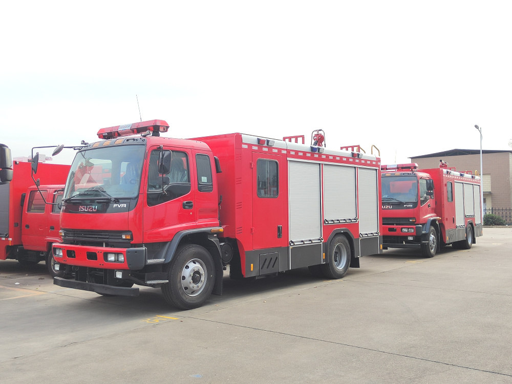 Dubaï personnalise le véhicule de lutte contre les incendies à eau et à mousse Isuzu FVR ?
    
