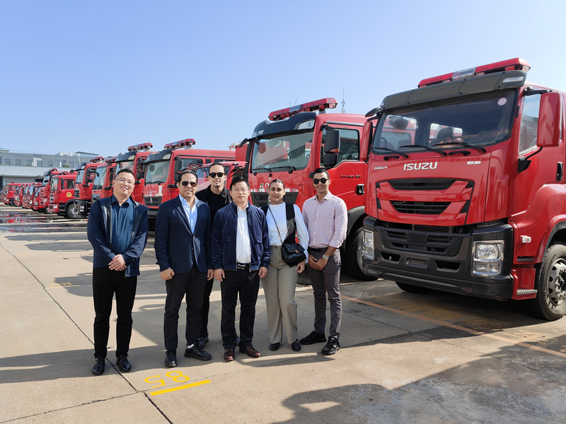 Des clients d'Amérique latine ont visité POWERSTAR pour l'achat de camions de pompiers et de camions aspirateurs ISUZU
    