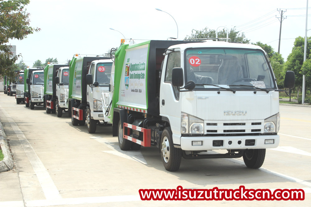10 unités de camion compacteur à ordures ISUZU 4*2 sont expédiées dans un conteneur de 40 QG
    