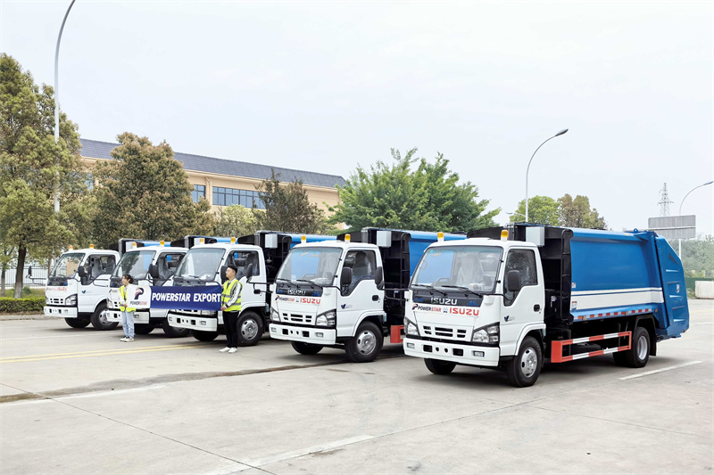 Un client nigérian commande 5 camions compacteurs à ordures ISUZU 8CBM