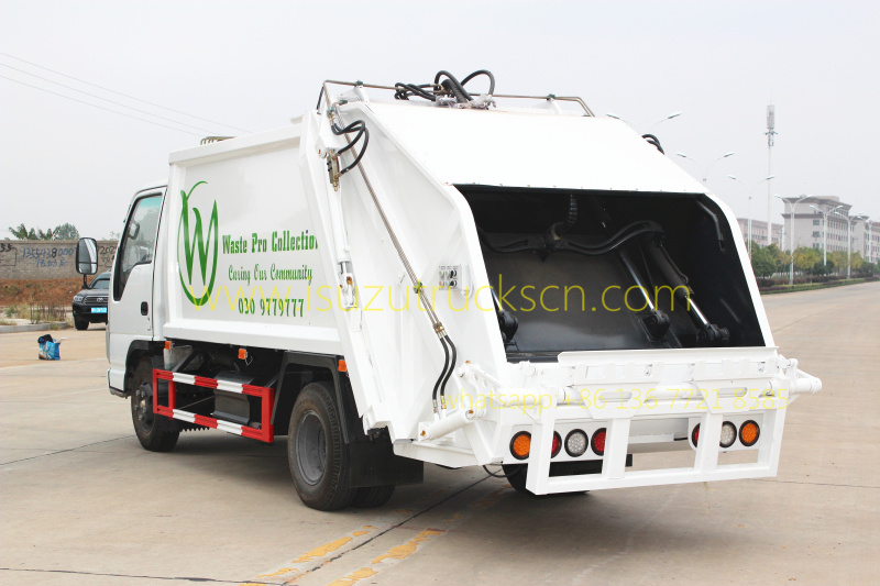 Garbage Compacting Truck Isuzu 4 CBM