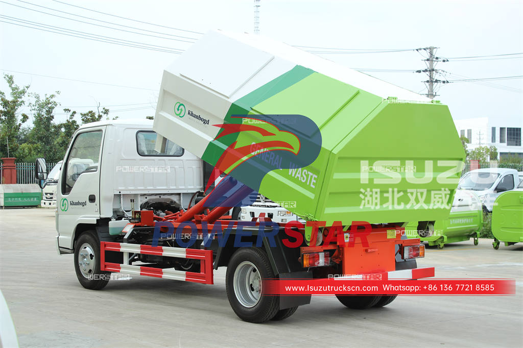 ISUZU 4 × 2 camion à ordures à benne basculante à vendre