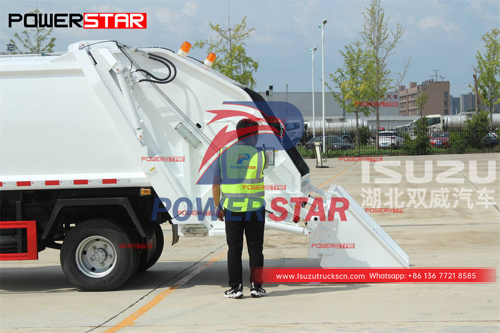 Magasin d'usine ISUZU 4 × 4 AWD camion compacteur de déchets hors route en vente