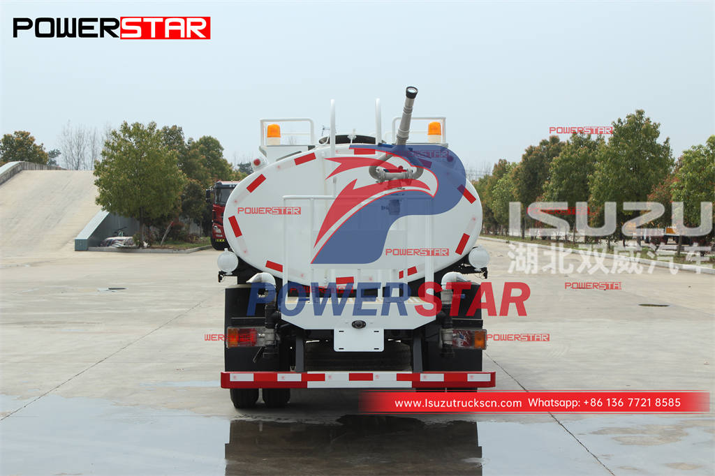 Camion de pulvérisation d'eau en acier inoxydable ISUZU 600P 4WD 4 × 4 de haute qualité en vente