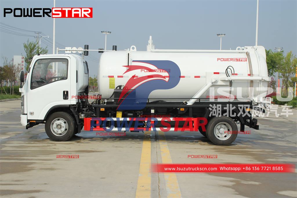 Camion de pompage de fosse septique ISUZU 4 × 4 190HP personnalisé en vente