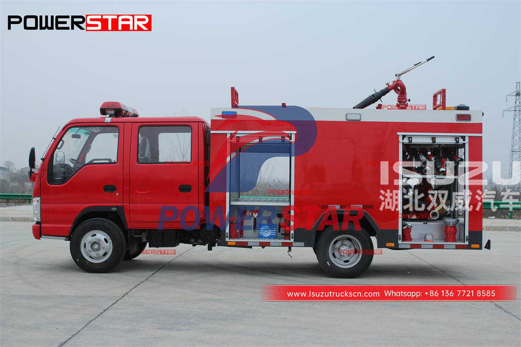 Moteur de pompiers à eau ISUZU ELF 100P 4×4 AWD 2000 litres proposé à €