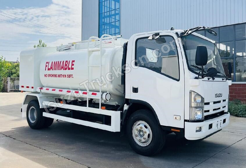 Philippines Japon ISUZU NPR/700P Mobile Refueler Fuel Truck avec deux distributeurs