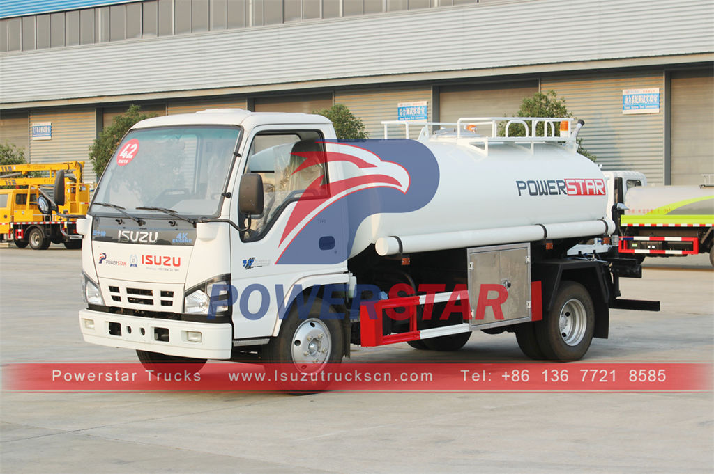 Camion de pulvérisation d'eau en acier inoxydable ISUZU 4 × 2 130HP de haute qualité