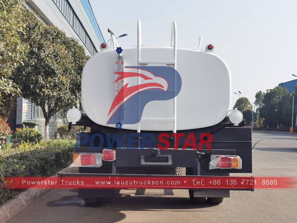 Camion de pulvérisation d'eau en acier inoxydable ISUZU 4 × 2 en promotion