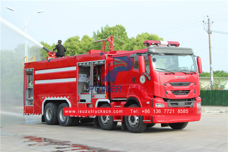 Camion de pompiers à poudre sèche Isuzu