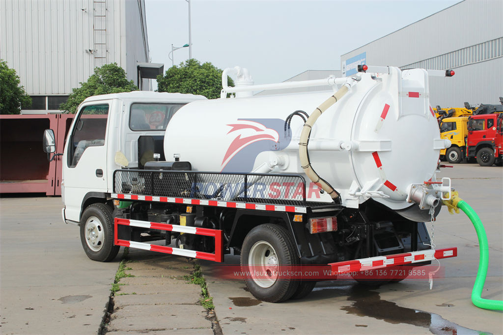 Camion-citerne sous vide ISUZU de vente chaude avec une capacité de 4000 litres