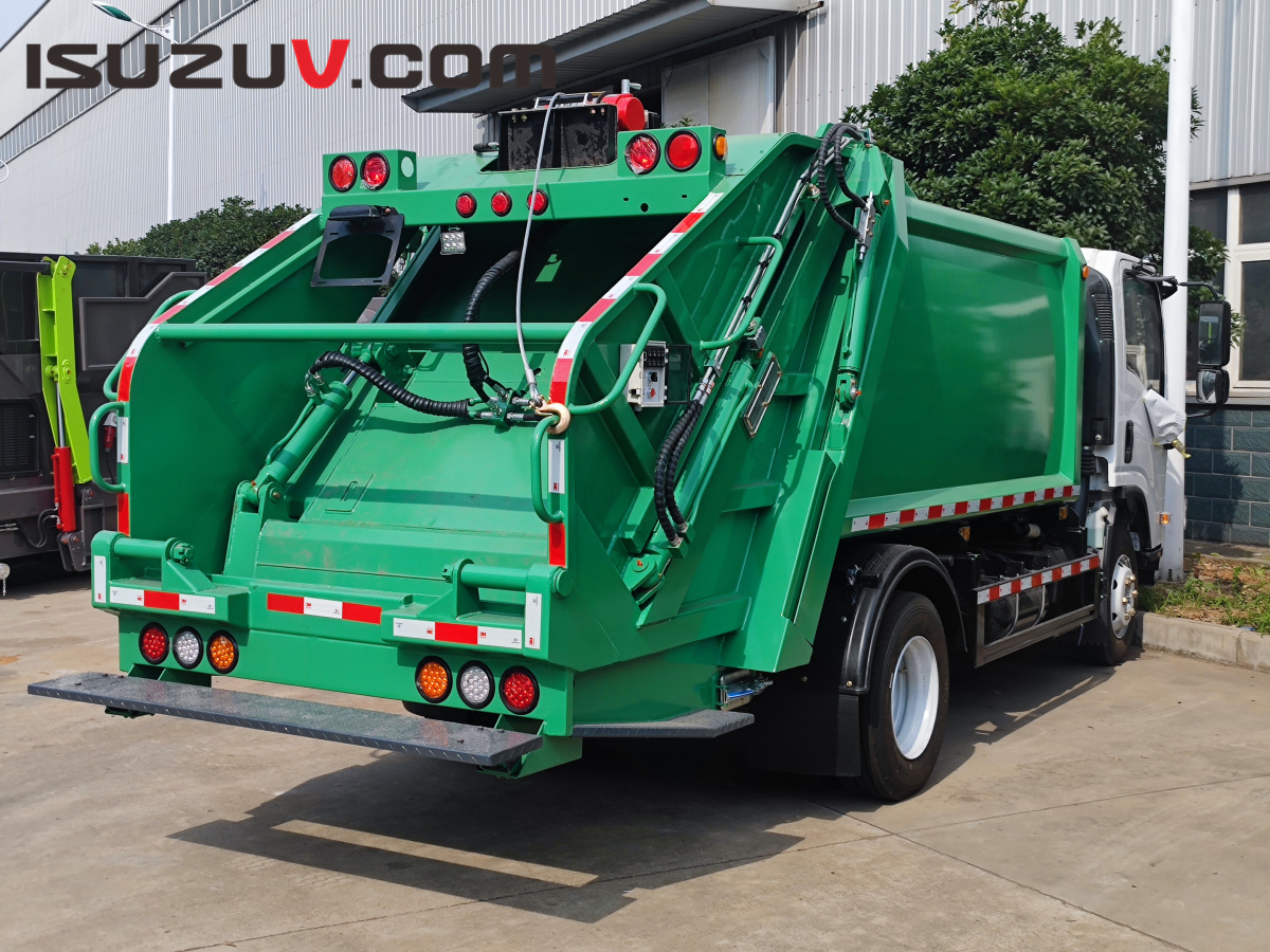 véhicule compacteur de déchets Isuzu avec treuil hydraulique à vendre