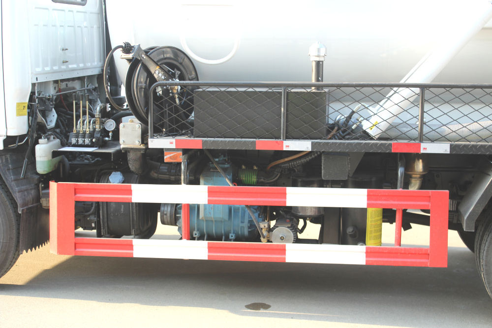 Nettoyeur d'égouts monté sur camion sur châssis cabine Isuzu