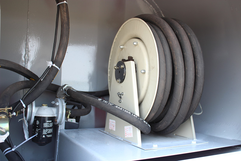 Enrouleur de tuyau Isuzu NPR pour camion-citerne de ravitaillement de 18 à 36 m