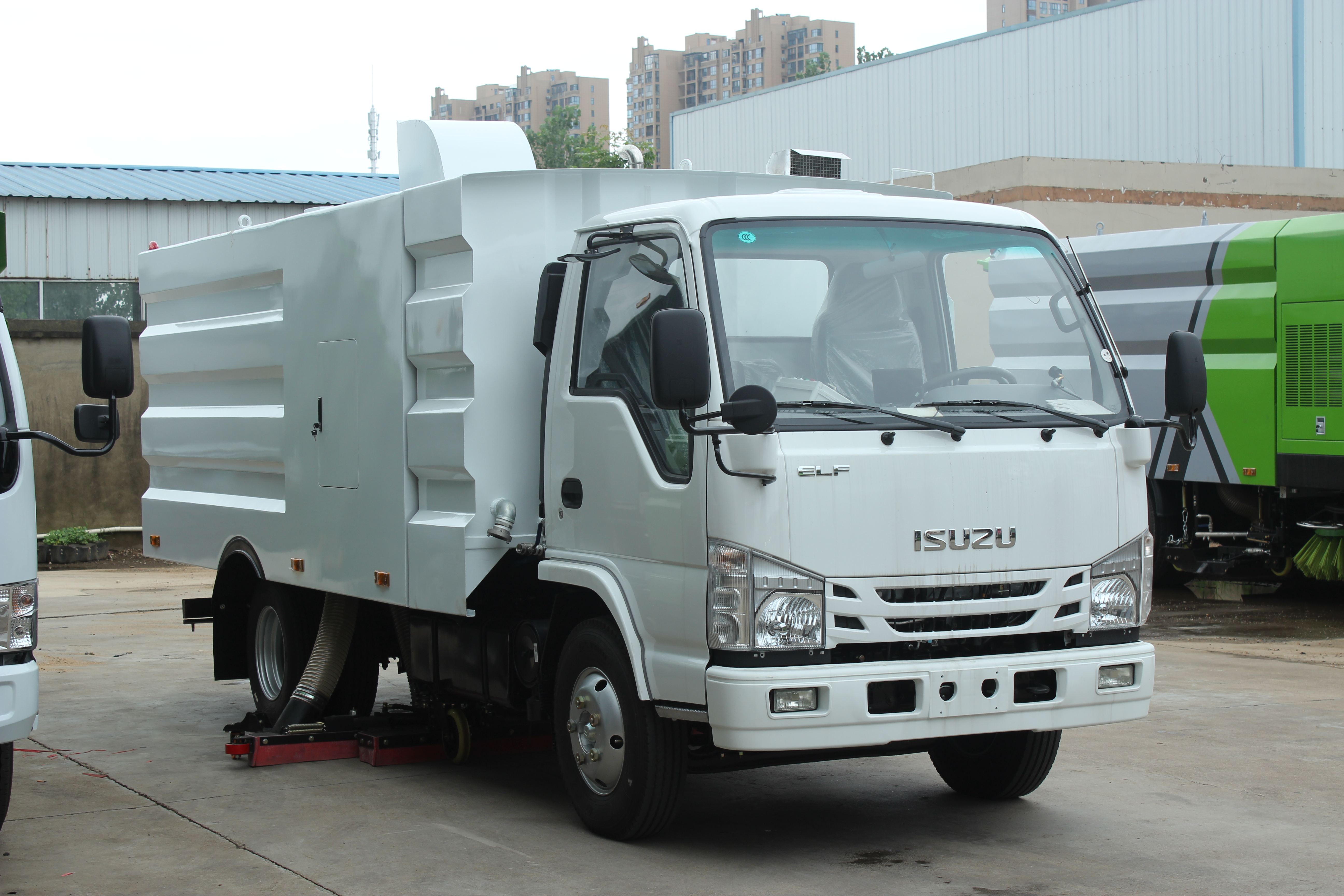 Camion de balayage sous vide Isuzu Pure pour usine de ciment