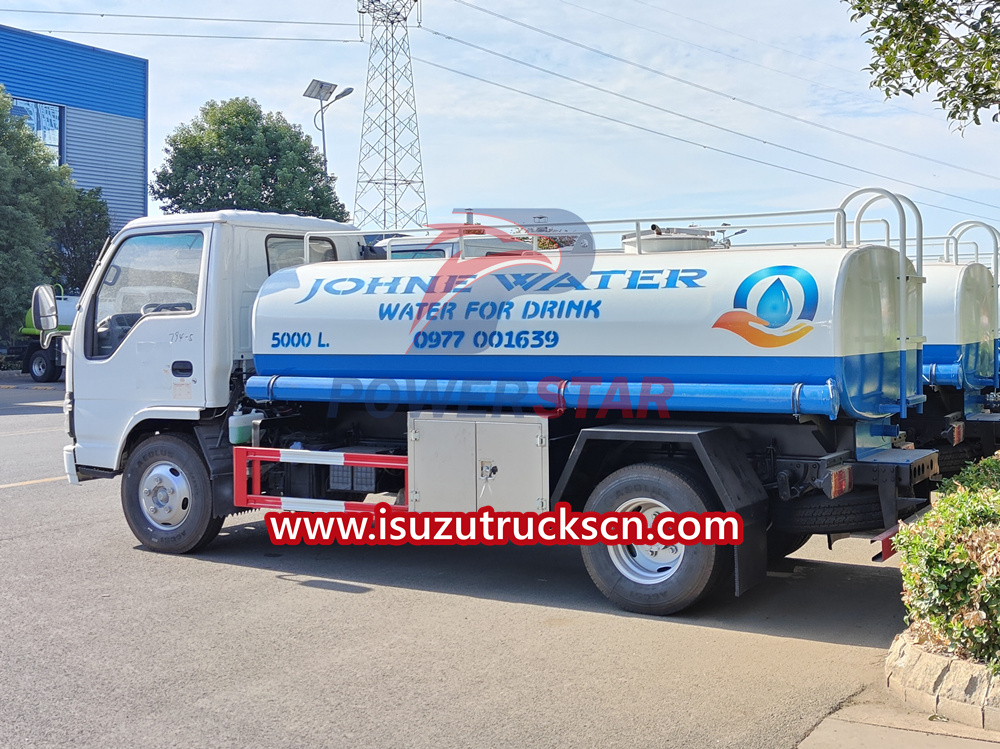 Camion de distribution d'eau Isuzu