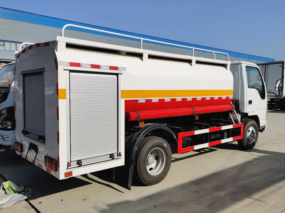 Camions-citernes à eau Isuzu pour les secours en cas d'incendie