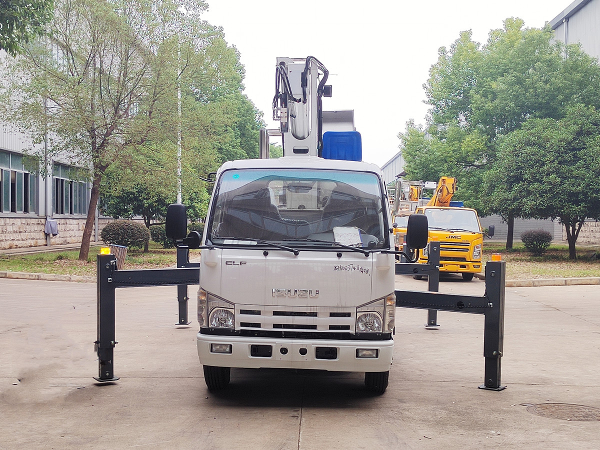 Camion de nacelle aérien de camion de plate-forme de boom télescopique de la marque 20m 22m 24m de châssis d'Isuzu