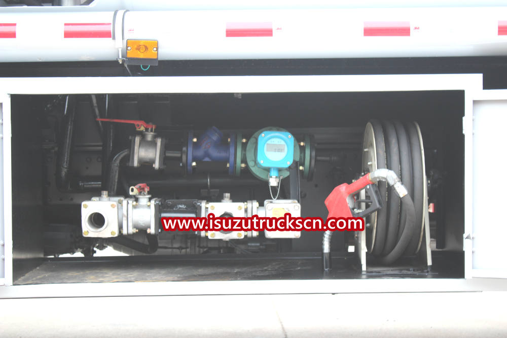 Camion de ravitaillement hors route Isuzu avec imprimante