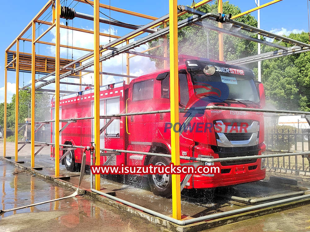 Camion de pompiers Isuzu