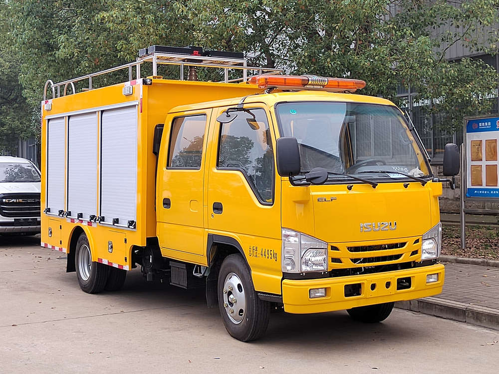 Isuzu Power Car Unité d'alimentation électrique Éclairage mobile Camion de secours d'urgence