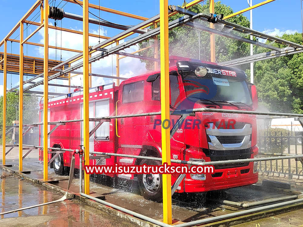 Camion de pompiers Isuzu