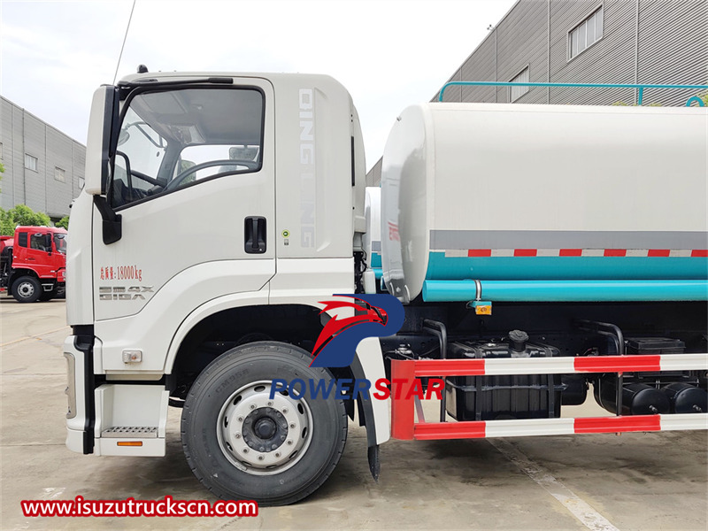 Camion de livraison d'eau potable Isuzu