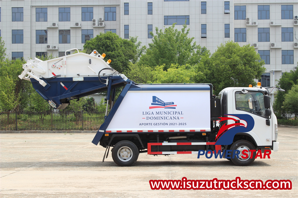 Camion compacteur de déchets Isuzu NPR 6cbm vers l'Éthiopie