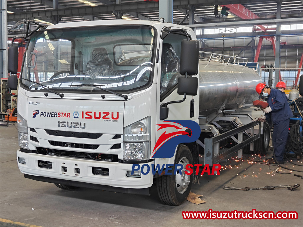 Camion d'arrosage Isuzu 6000L