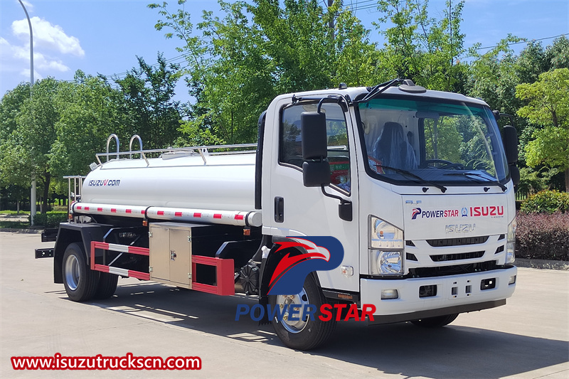 Camion d'eau potable Isuzu 700P