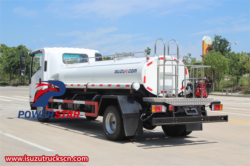 Camion d'eau douce Isuzu 700P