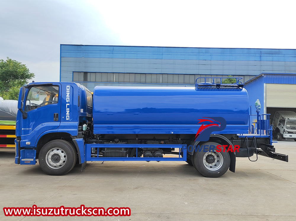 Camion-citerne à eau Isuzu