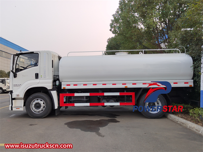 Camion de service d'eau potable Isuzu GIGA