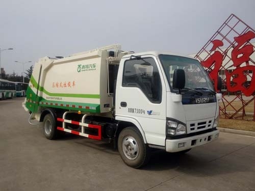 ISUZU 600P 4x2 Compactor Garbage Truck for sale