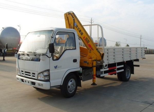 Isuzu truck mounted crane 3.2 tons knuckle booms
