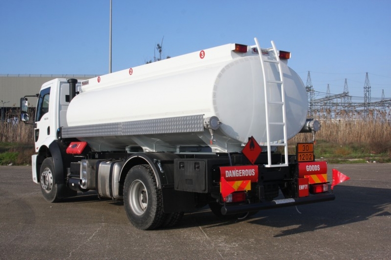 ISUZU fuel tank prices fuel tanker truck capacity 8000L