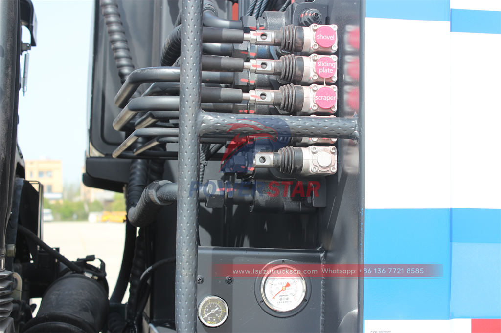 Customized ISUZU FVR 10CBM rear loader truck for sale