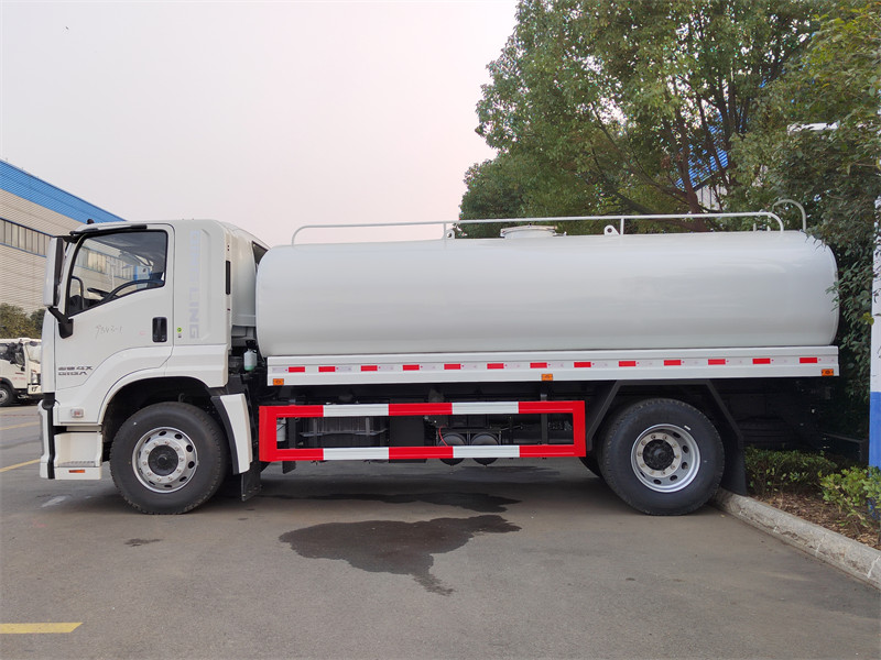 Isuzu Giga potable water truck for sale