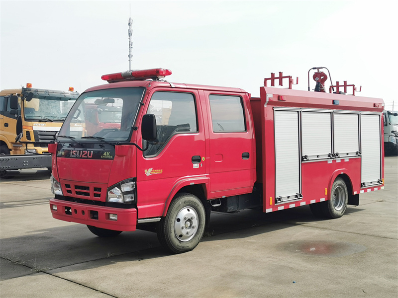 Isuzu 600P water tanker fire fighting truck